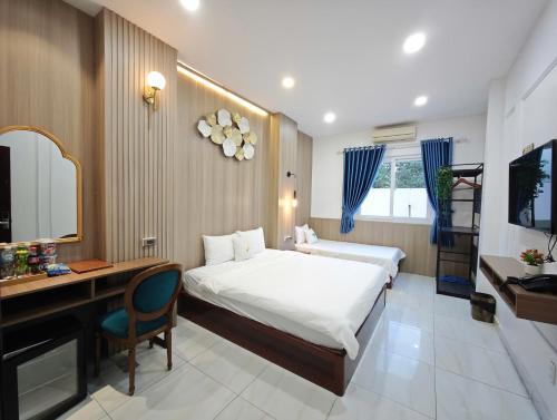 Ένα ή περισσότερα κρεβάτια σε δωμάτιο στο Minh Khue Hotel