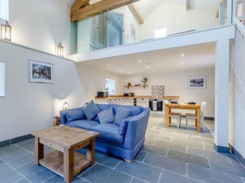 Ruang duduk di Sycamore Cottage At Naze Farm