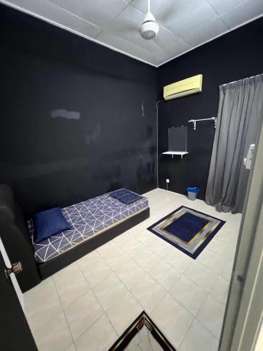 Postel nebo postele na pokoji v ubytování Al - Nimah homestay