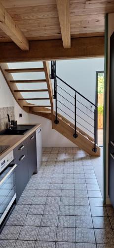 Η κουζίνα ή μικρή κουζίνα στο Villa Annabelle Charmant duplex à Messanges dans les Landes entre océan et forêts de pins