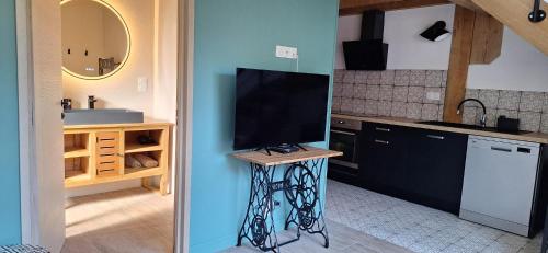 Η κουζίνα ή μικρή κουζίνα στο Villa Annabelle Charmant duplex à Messanges dans les Landes entre océan et forêts de pins