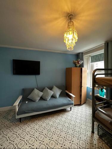 Кровать или кровати в номере Waterford city ErBnB