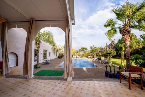 Πισίνα στο ή κοντά στο Chalet berbère 5 Chambres avec Piscine &Wifi fibre
