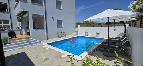 Apartment Alicia with private pool