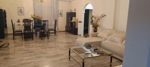 Ein Sitzbereich in der Unterkunft All season House