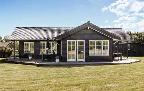 Hoone, kus puhkemaja asub