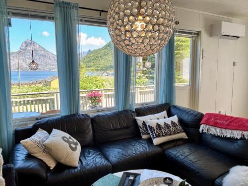a living room with a leather couch and a large window at Linda`s house in Grashopen