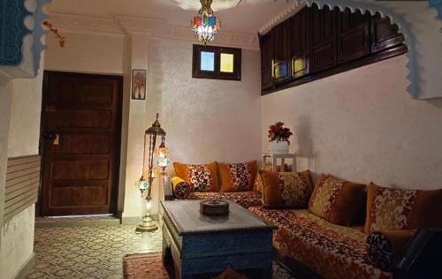 Coin salon dans l'établissement Riad Anisse