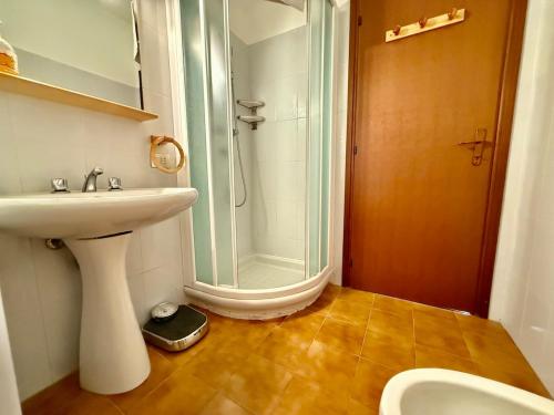 a bathroom with a shower and a sink and a toilet at Jasmine Demi- Cote apartement in Civenna