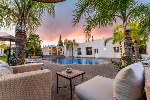 Πισίνα στο ή κοντά στο Chalet berbère 5 Chambres avec Piscine &Wifi fibre