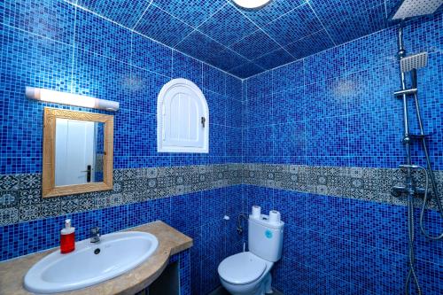 Ένα μπάνιο στο Chalet berbère 5 Chambres avec Piscine &Wifi fibre