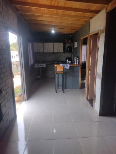 an empty room with a kitchen and a counter at Cabaña en mirador con vista a todo el valle de san nicolas in Guarne