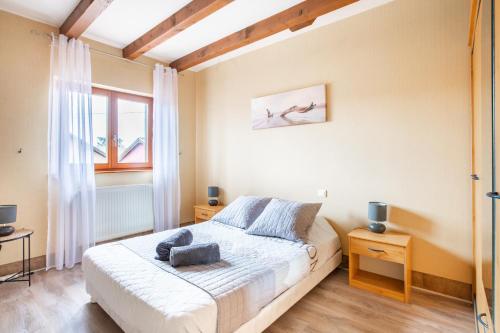 a bedroom with a bed and a window at Route des vins d'Alsace - Gewurztraminer in Pfaffenheim