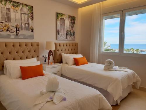 FANTASTIC APARTMENT IN FRONT OF THE SEA & MARINa