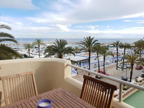 FANTASTIC APARTMENT IN FRONT OF THE SEA & MARINa