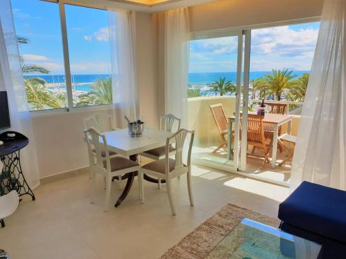 FANTASTIC APARTMENT IN FRONT OF THE SEA & MARINa