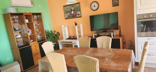 Kuchyň nebo kuchyňský kout v ubytování Porodicni Lux apartman
