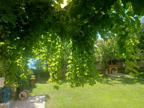 Garden House Kavala, Modern Apartment with BBQ, Motorcycle Parking & Beach Access