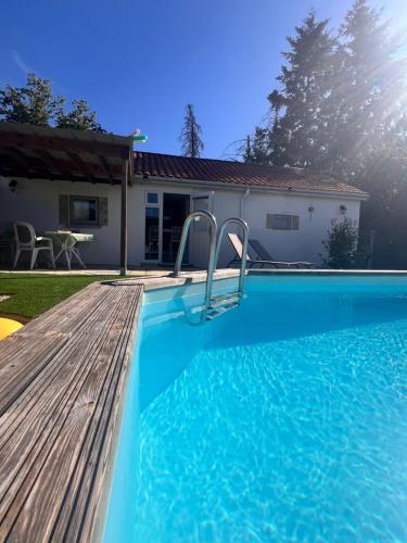 Imagen de la galería de Le Douillet - The Snug-Couples Retreat, en Exideuil