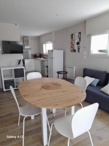 Η κουζίνα ή μικρή κουζίνα στο maison bord de mer