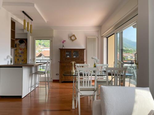 a kitchen and dining room with a table and chairs at La Rosa del Lago in Lenno