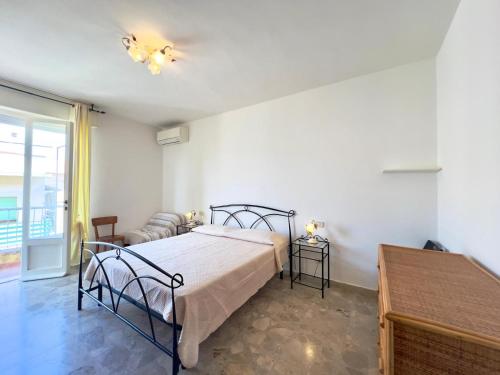 a bedroom with a bed and a living room at Armellini, vicino al mare con aria condizionata By Alfareal in Castiglione della Pescaia