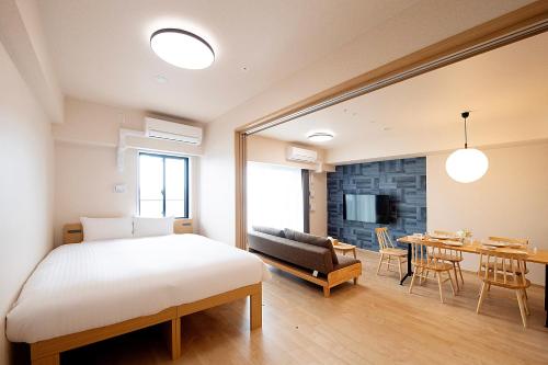 Ένα ή περισσότερα κρεβάτια σε δωμάτιο στο THE RISE Osaka Universal Bayside