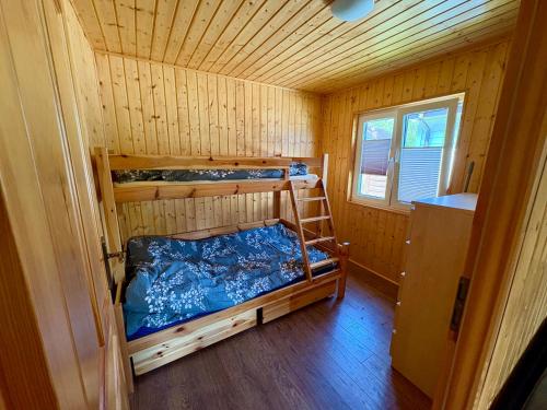 a room with two bunk beds in a cabin at Anida Rusinowo in Rusinowo