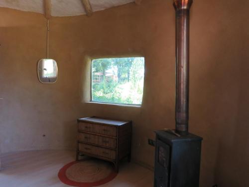 Μια τηλεόραση ή/και κέντρο ψυχαγωγίας στο Camping éco-touristique et tiers-lieu apprenant - KERBOUZIER