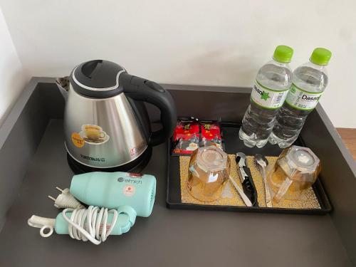 Příslušenství pro přípravu čaje a kávy v ubytování AMANDA Homestay