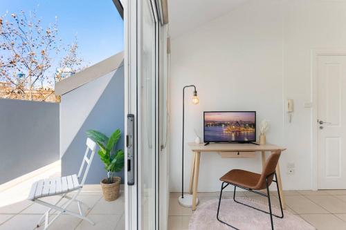 a room with a desk and a computer on a table at Fantastic stay-walk to darling harbour&fish market in Sydney