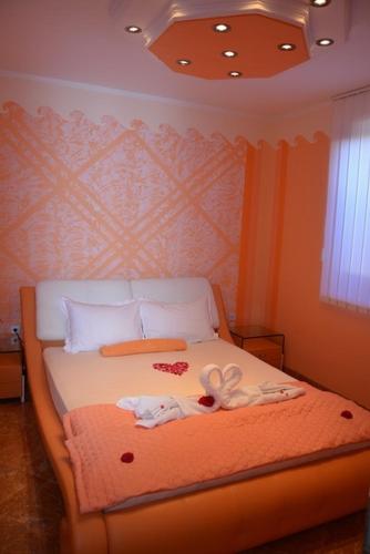 a bedroom with a bed with two towels on it at Apartmani Niksic in Herceg-Novi