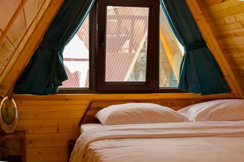 a bed in a room with a window in a cabin at IN CLOUDS RESORT Byurakan in Antarut