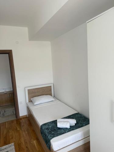Llit o llits en una habitació de Astor Apartment