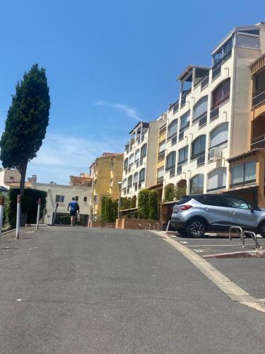 Το κτήριο όπου στεγάζεται  το διαμέρισμα