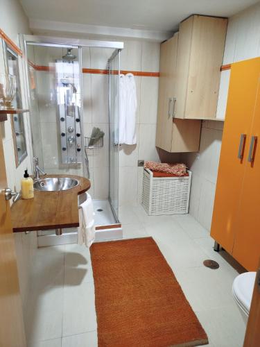 a bathroom with a sink and a shower at Maradentro in Bueu