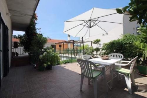 Spacious Tisno seaside apartment 6 guests