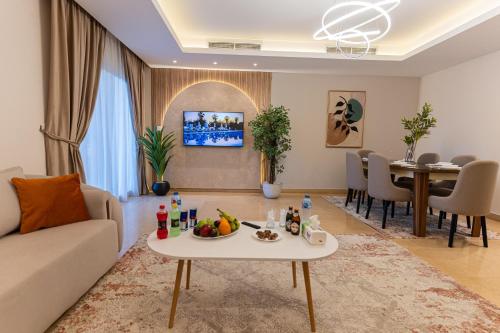 RICH HOME 2BR with Garden