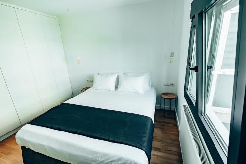 4 guests apartment near Glyfada center