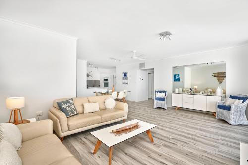 Paringa Beachfront Apartment 7 with Ocean Viewsにあるシーティングエリア