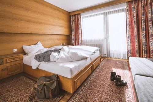 a bedroom with a bed and a window at Pension Neururer in Sölden