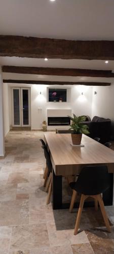 TV a/nebo společenská místnost v ubytování Cottages Occitans