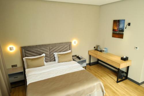 a bedroom with a bed and a wooden desk at Qachaquch Forest in Qusar