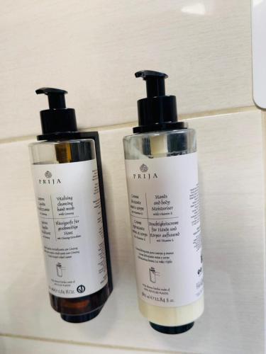 two bottles of hair products sitting on a bathroom counter at Dom wakacyjny z podgrzewanym basenem w tarasie i jacuzzi pod gwiazdami, Studnica, Ińsko, "THerapeutica" 