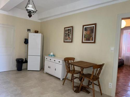 Η κουζίνα ή μικρή κουζίνα στο Vista Cevenol: appartement 2 chambres