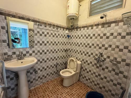 Koupelna v ubytování Oasis Guest House Bhagsu D'shala
