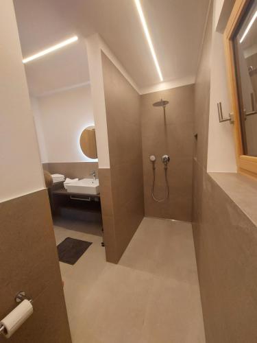Ένα μπάνιο στο Apartments Rosa