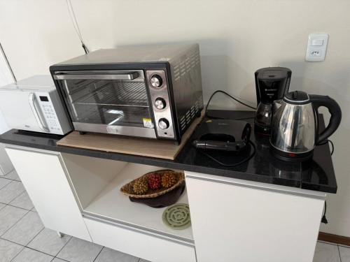 a microwave sitting on top of a counter at Casa da Família Tonial in Gramado