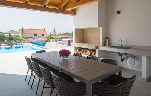 Bazén v ubytování Villa Blue Moon nebo v jeho okolí