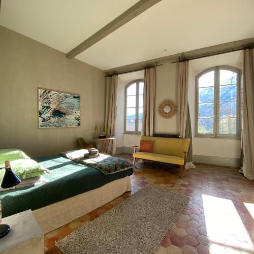 Ένα ή περισσότερα κρεβάτια σε δωμάτιο στο Bed and breakfast Le Château d'Uzer